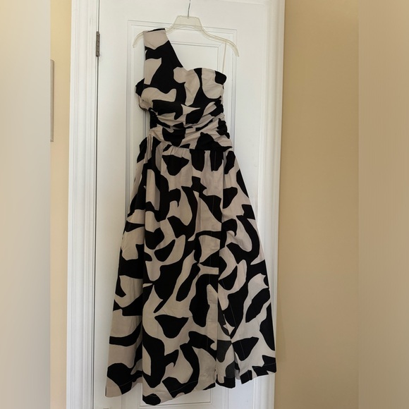 Abercrombie Women’s Black/Cream One Shoulder Cut Out Dress in Medium or Large - Picture 5 of 13